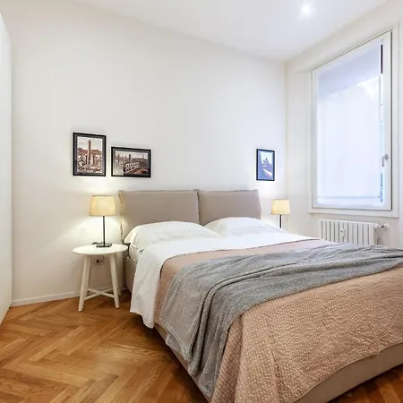 Bologna Piazza Del Nettuno Apartment Exterior photo